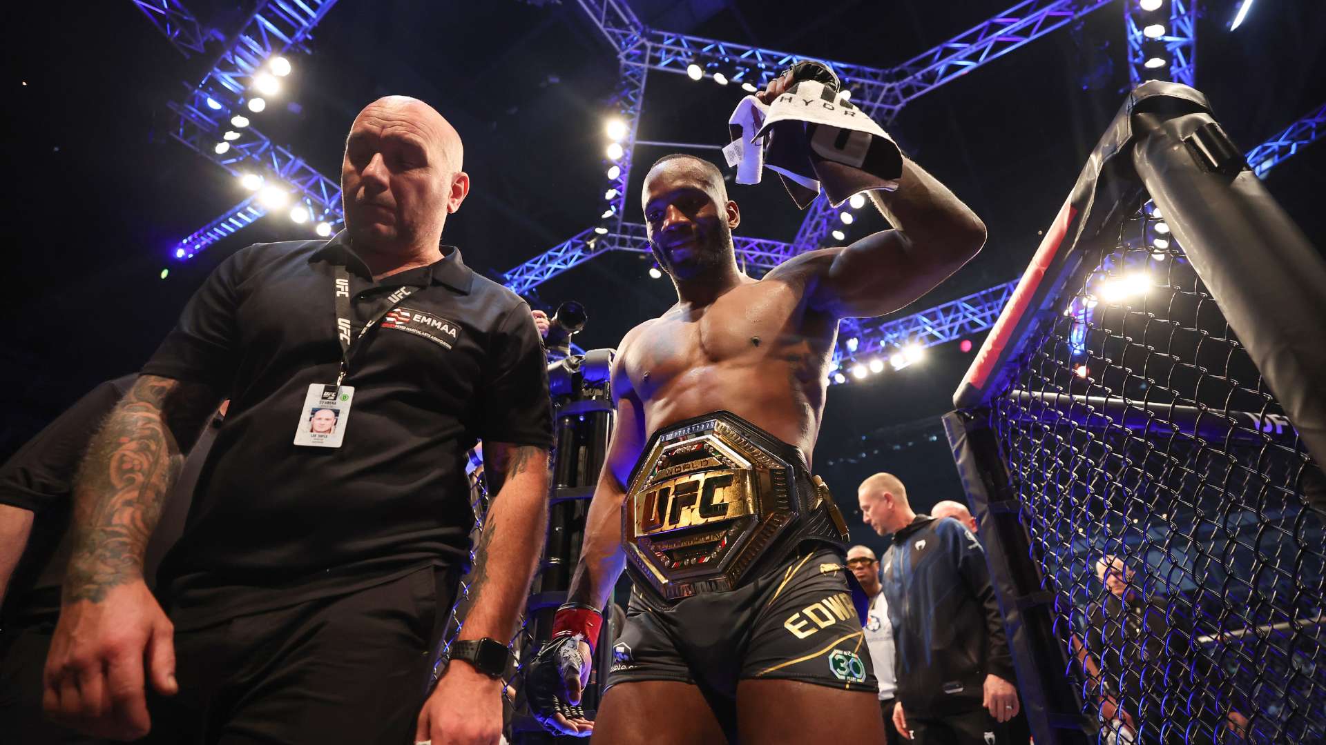 袭让所有人 袭让所有人